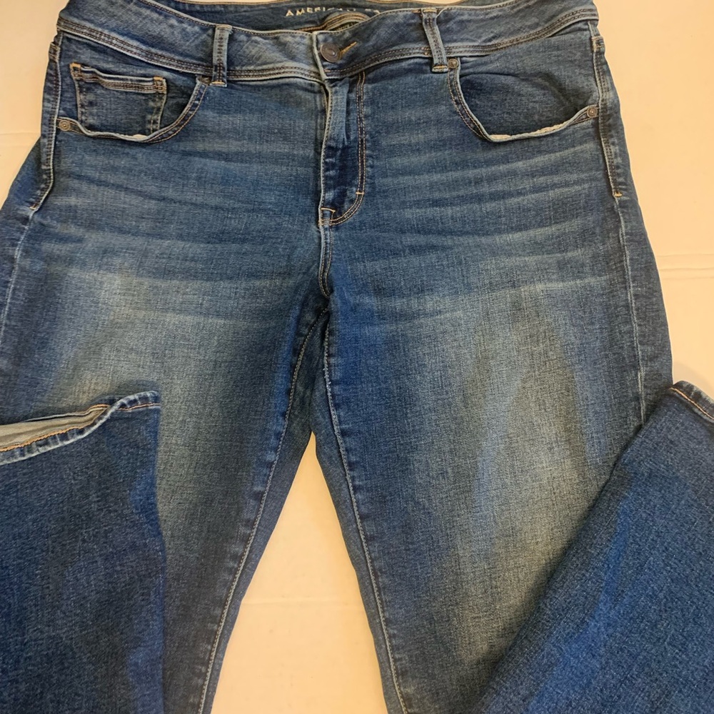 Amer Eagle kick boot jeans